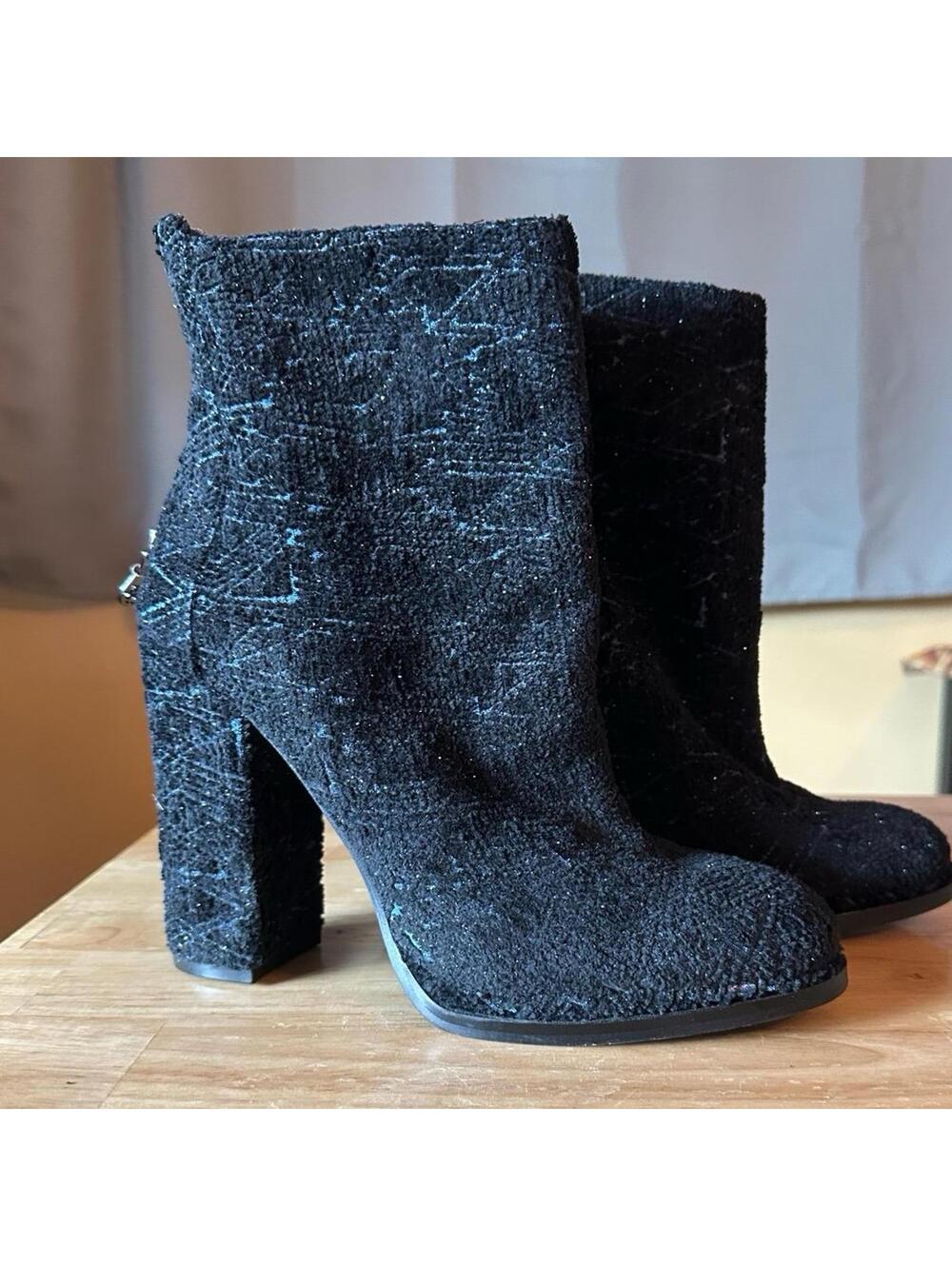 Black w/ Blue Tweed Guess Heeled Zip Closure Boots Sz 8.5